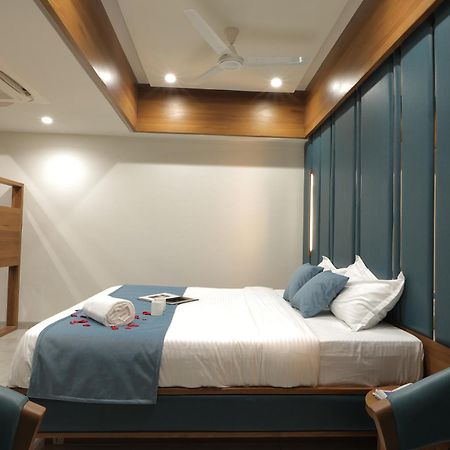 Plenteous Inn أحمد أباد المظهر الخارجي الصورة