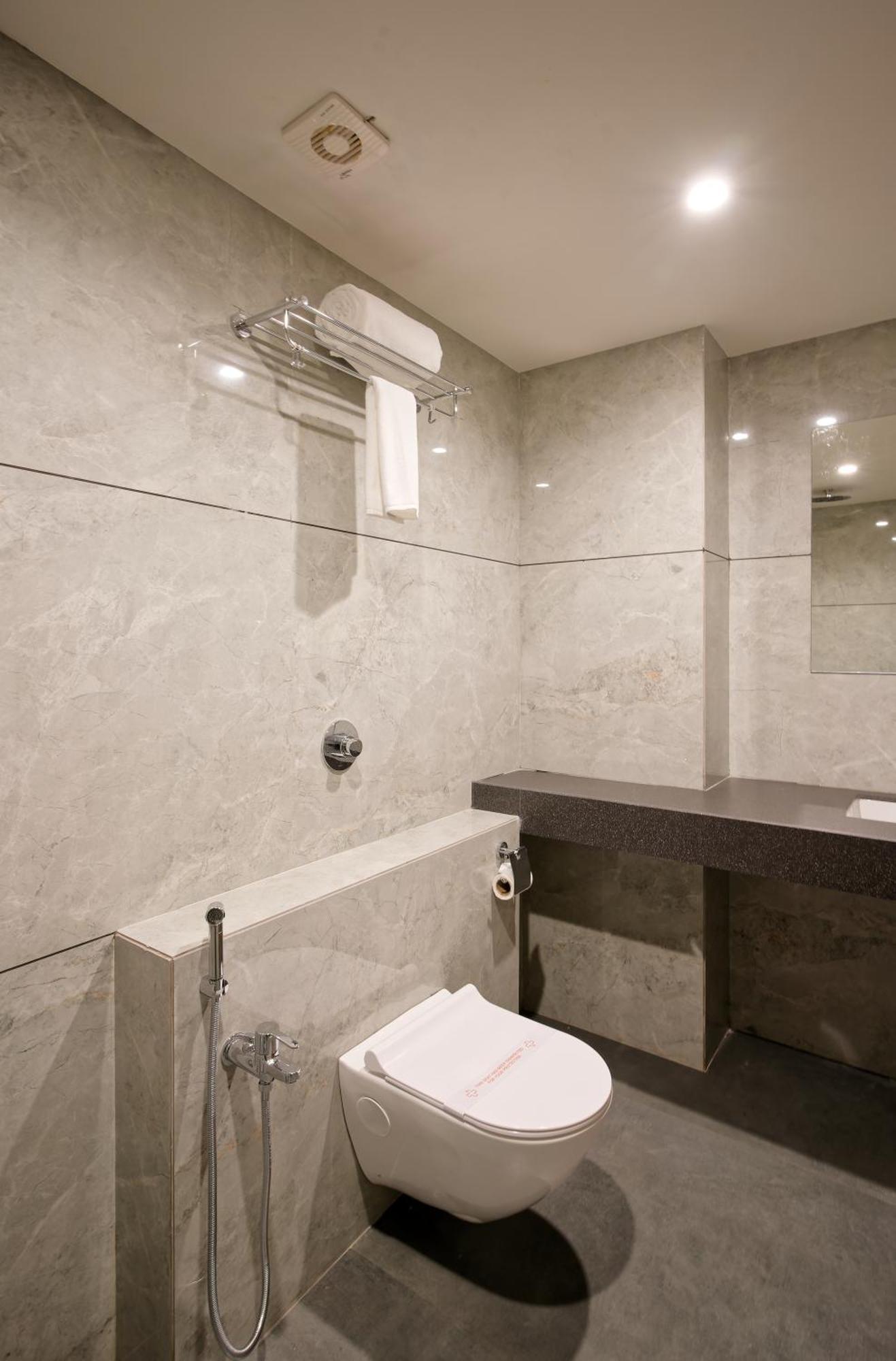 Plenteous Inn أحمد أباد المظهر الخارجي الصورة