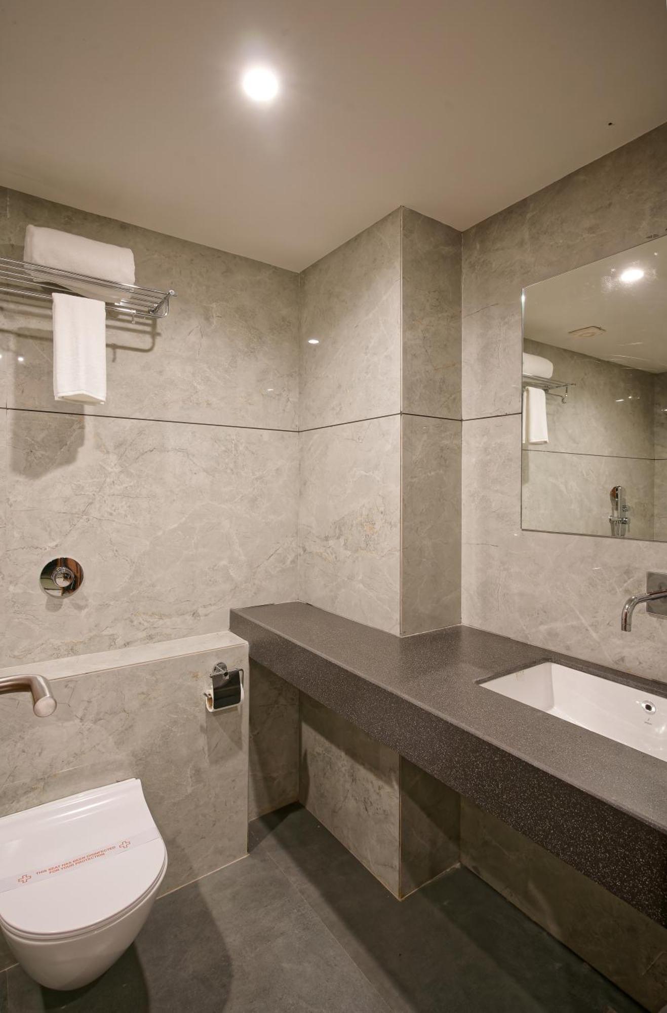 Plenteous Inn أحمد أباد المظهر الخارجي الصورة