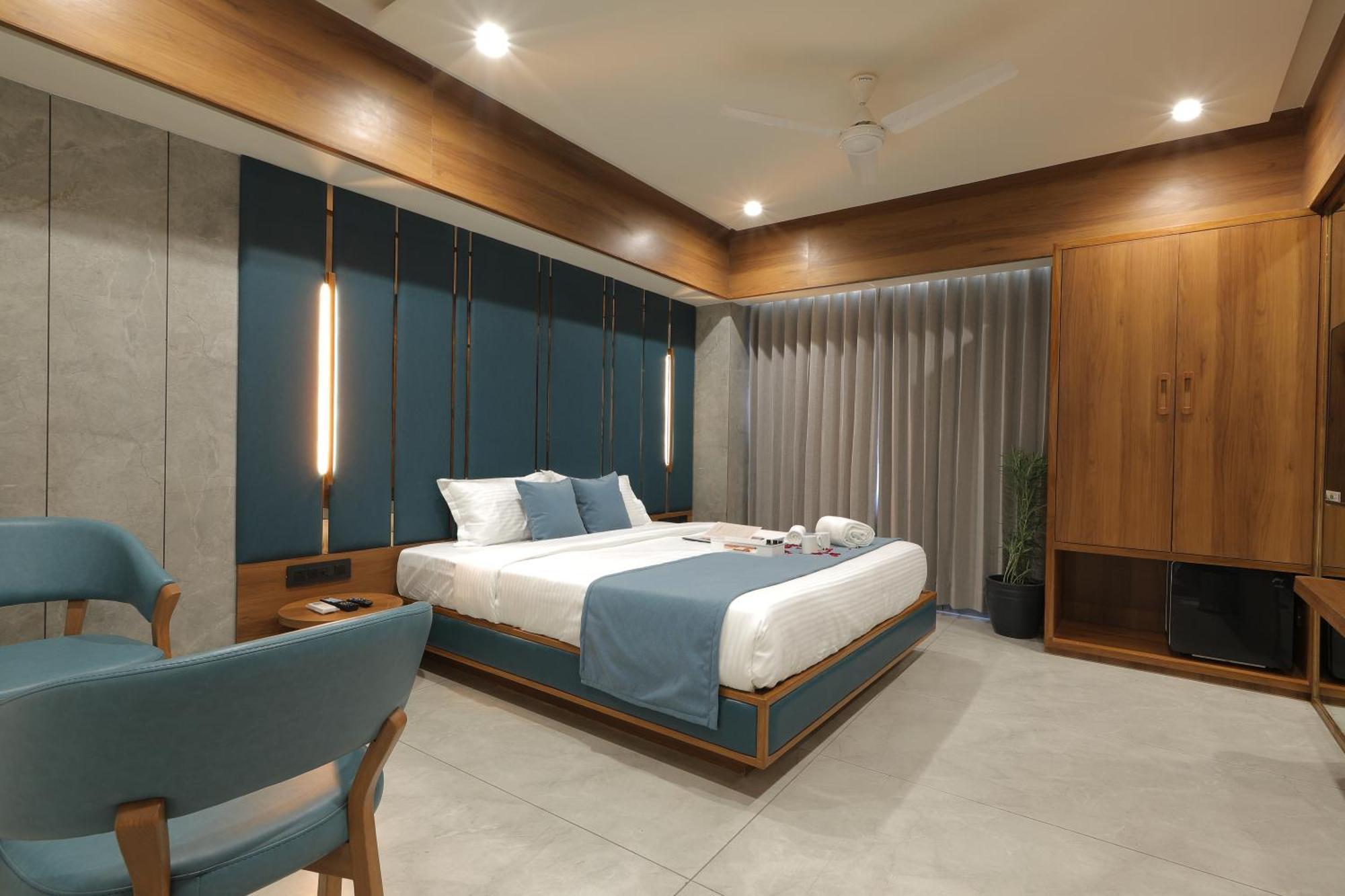 Plenteous Inn أحمد أباد المظهر الخارجي الصورة