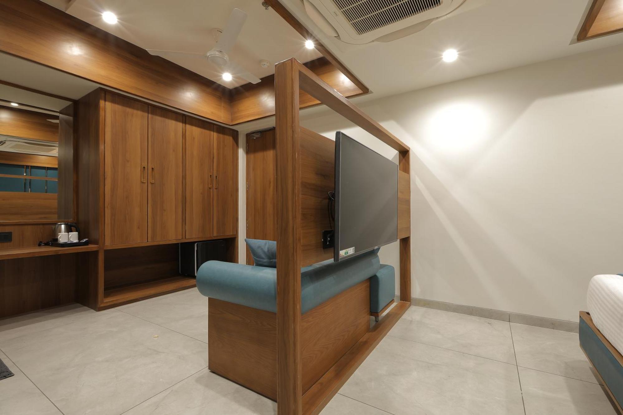 Plenteous Inn أحمد أباد المظهر الخارجي الصورة