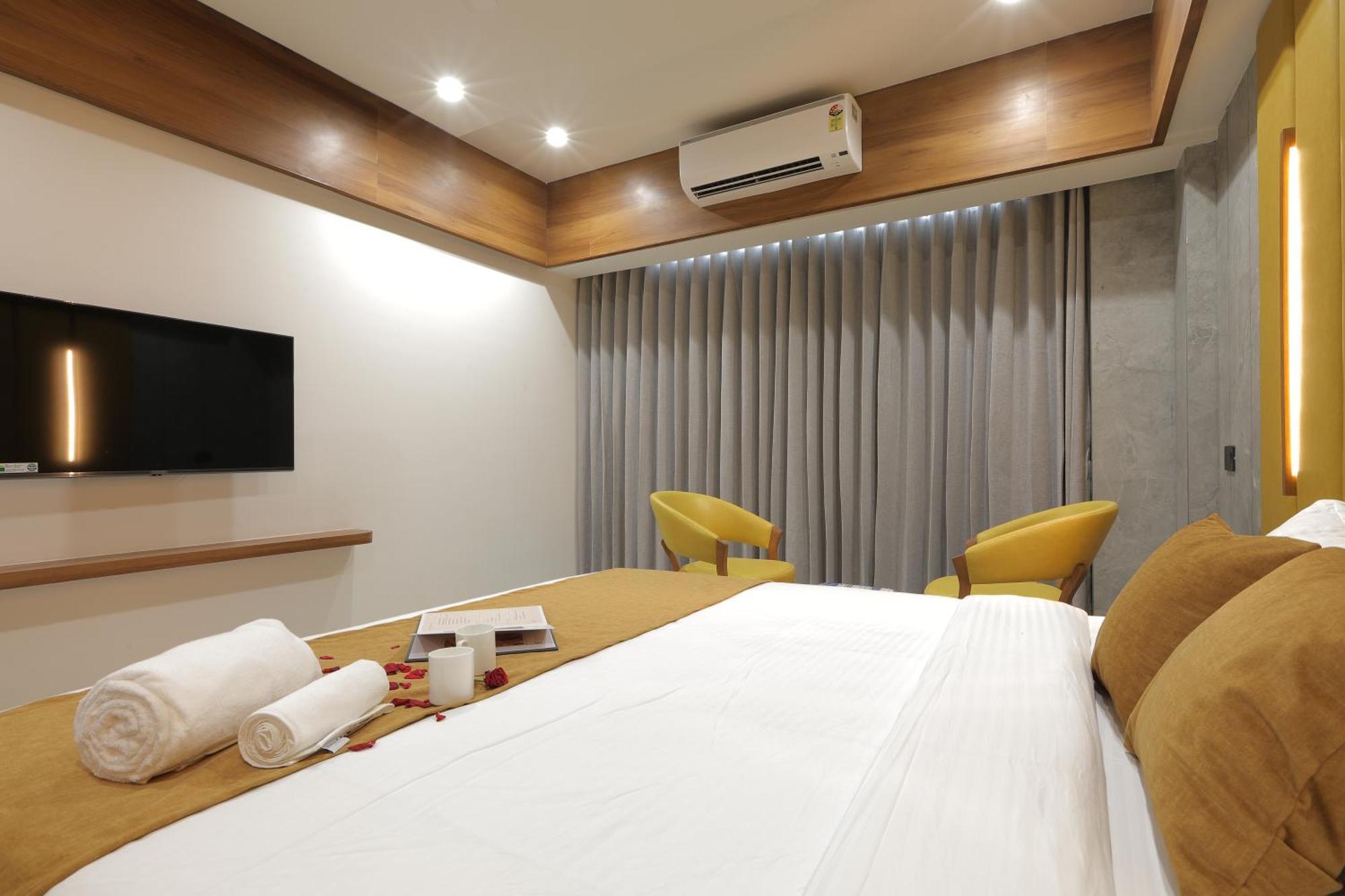 Plenteous Inn أحمد أباد المظهر الخارجي الصورة