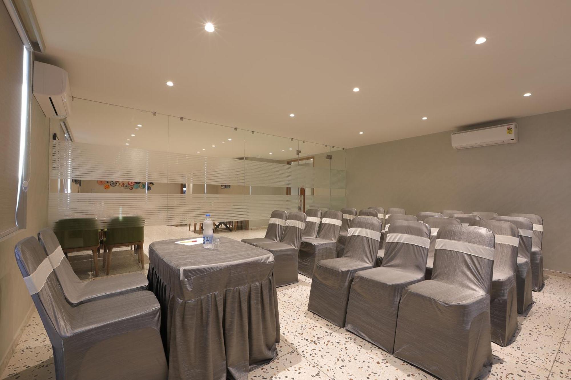 Plenteous Inn أحمد أباد المظهر الخارجي الصورة