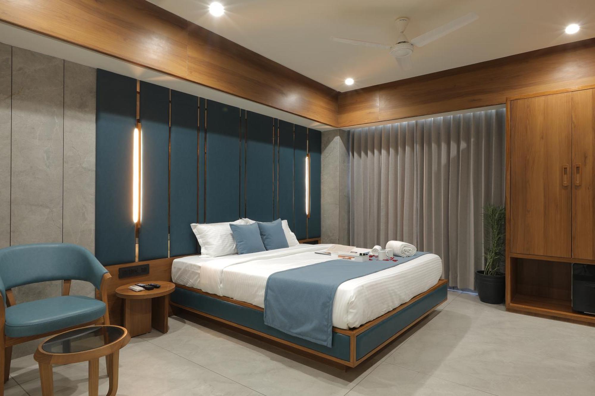 Plenteous Inn أحمد أباد المظهر الخارجي الصورة