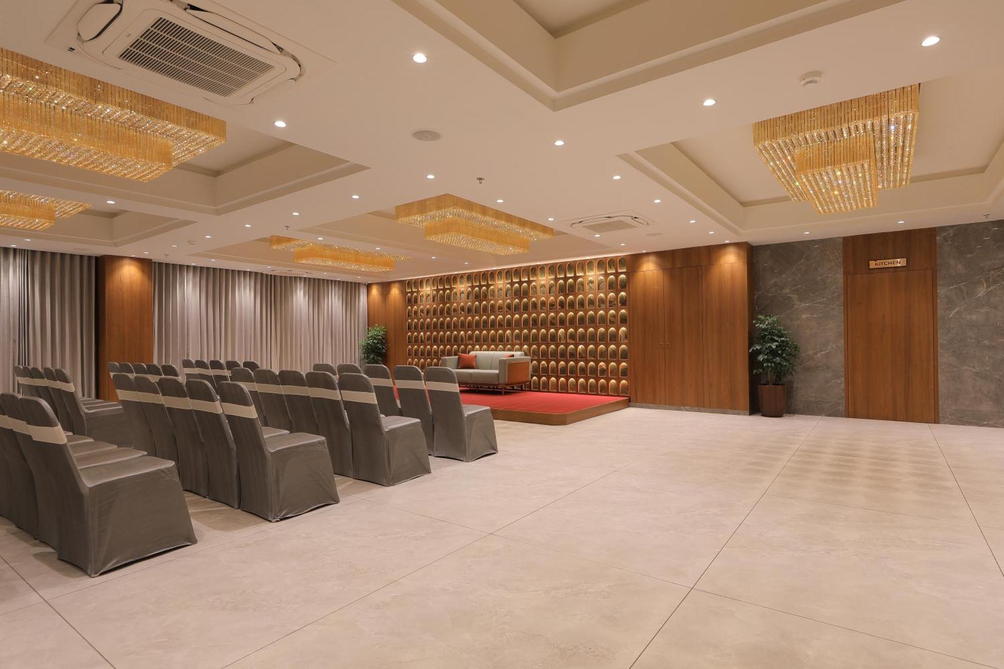 Plenteous Inn أحمد أباد المظهر الخارجي الصورة