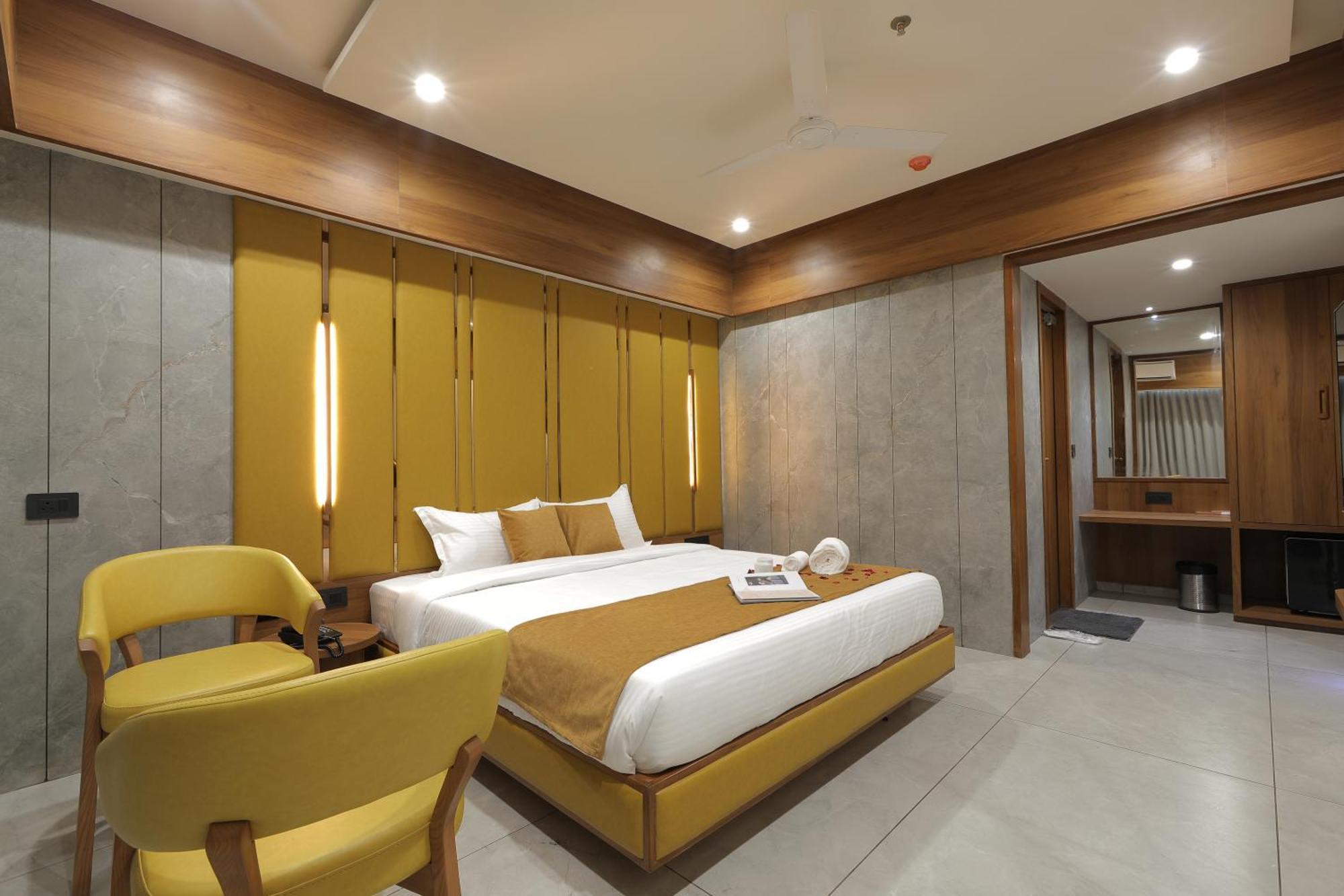 Plenteous Inn أحمد أباد المظهر الخارجي الصورة
