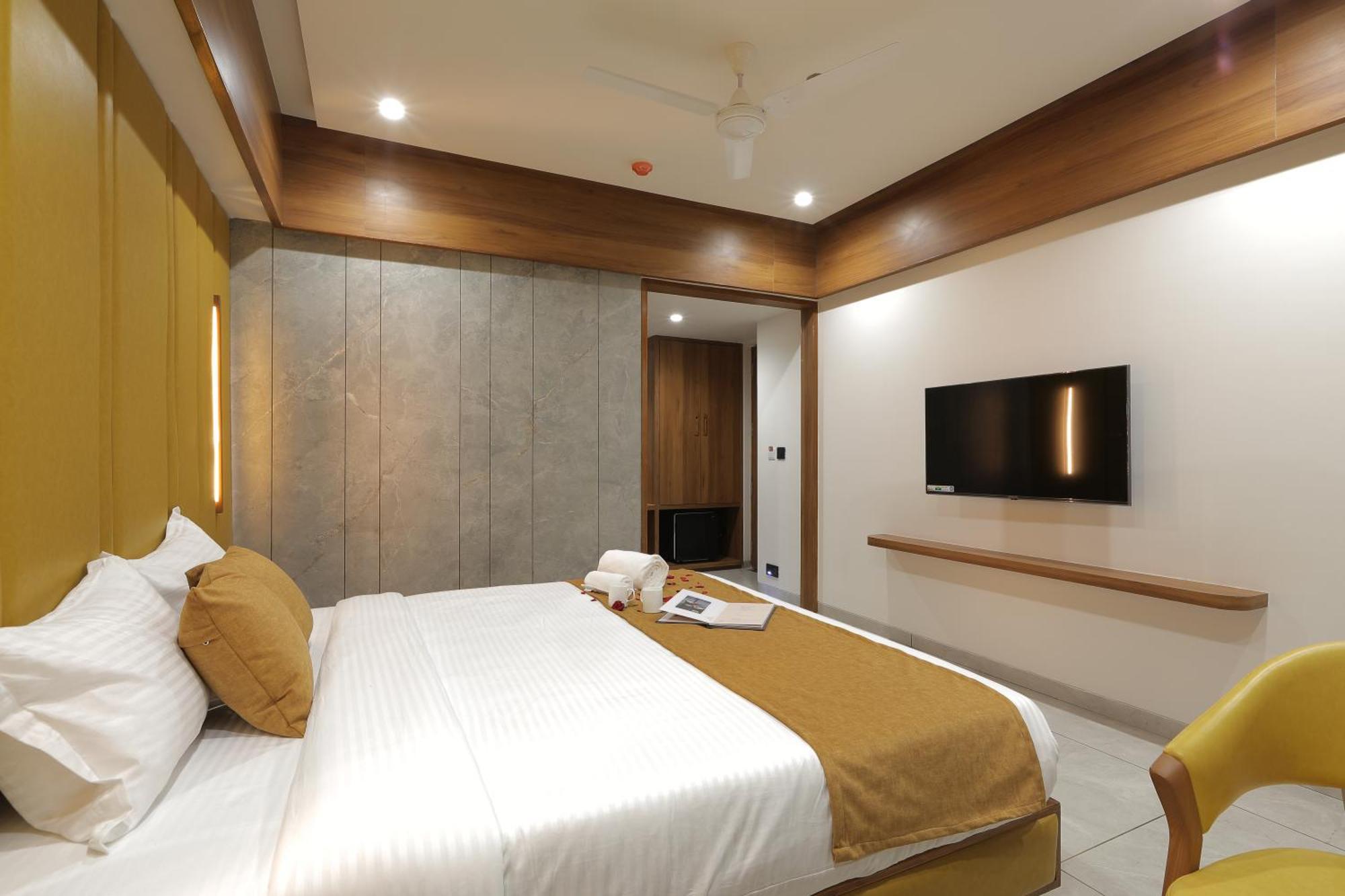 Plenteous Inn أحمد أباد المظهر الخارجي الصورة
