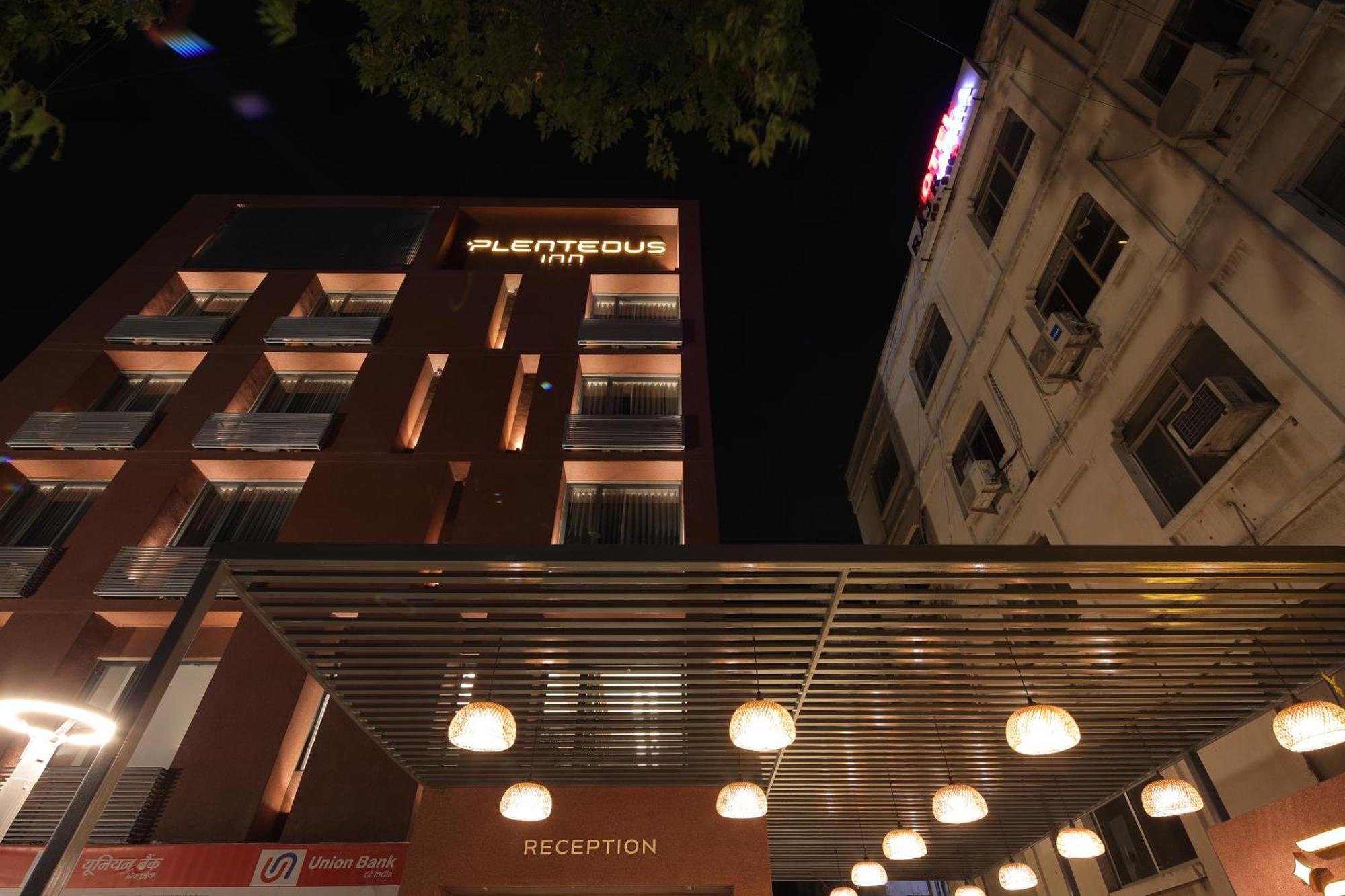 Plenteous Inn أحمد أباد المظهر الخارجي الصورة