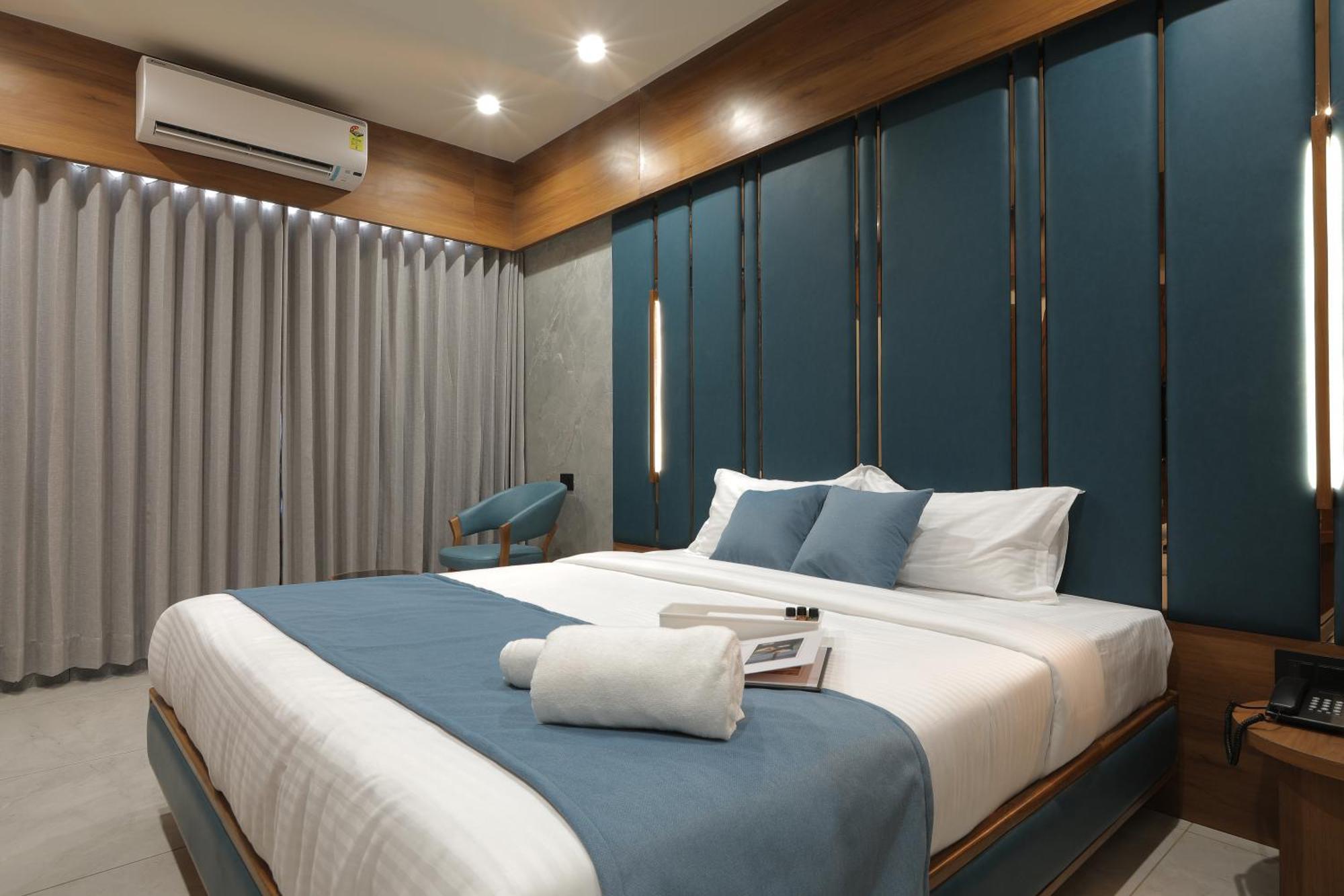 Plenteous Inn أحمد أباد المظهر الخارجي الصورة