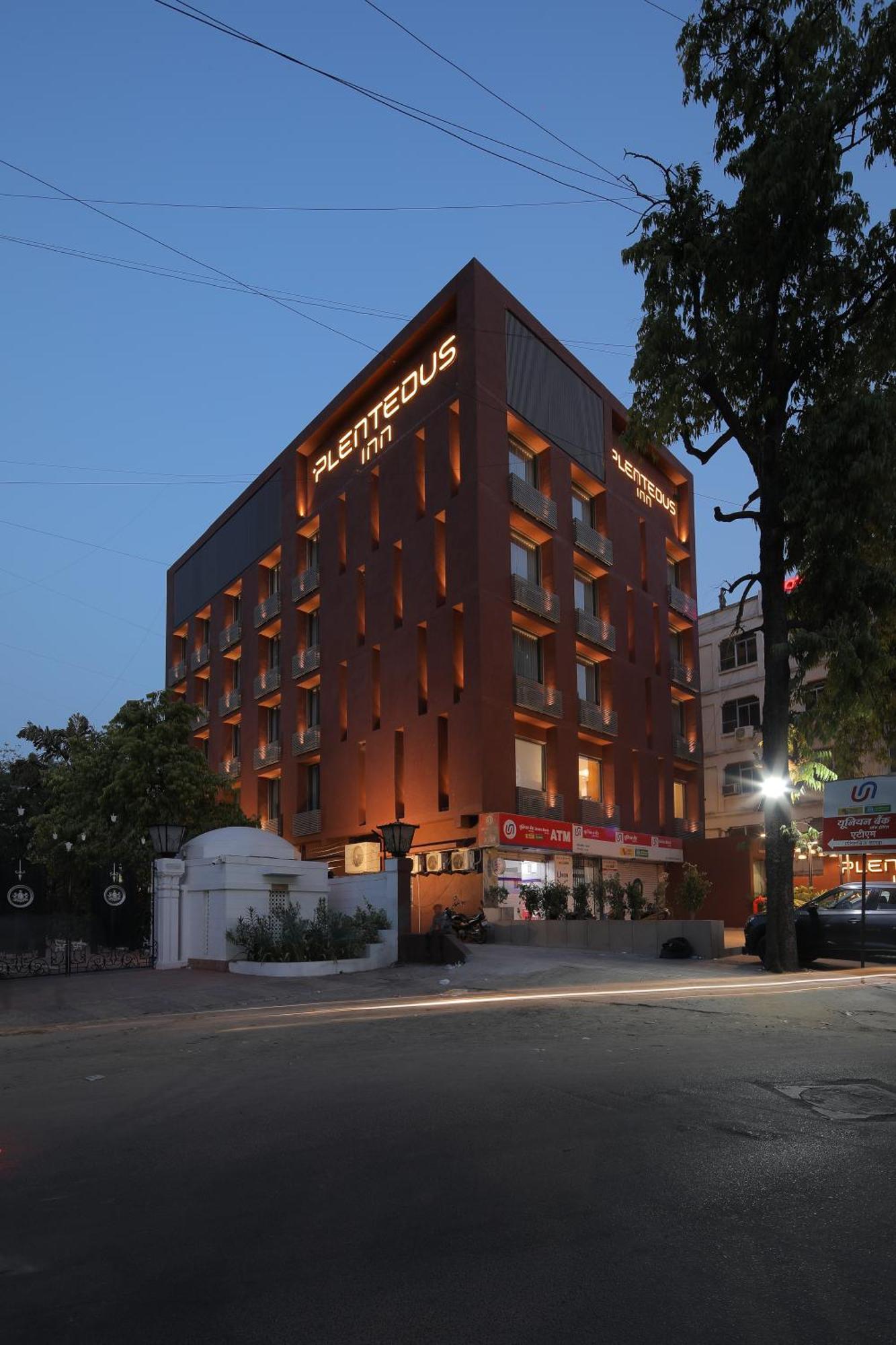 Plenteous Inn أحمد أباد المظهر الخارجي الصورة