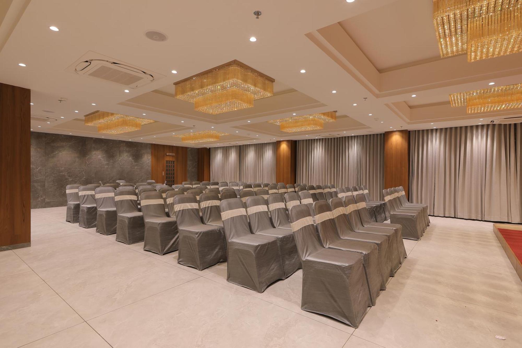 Plenteous Inn أحمد أباد المظهر الخارجي الصورة