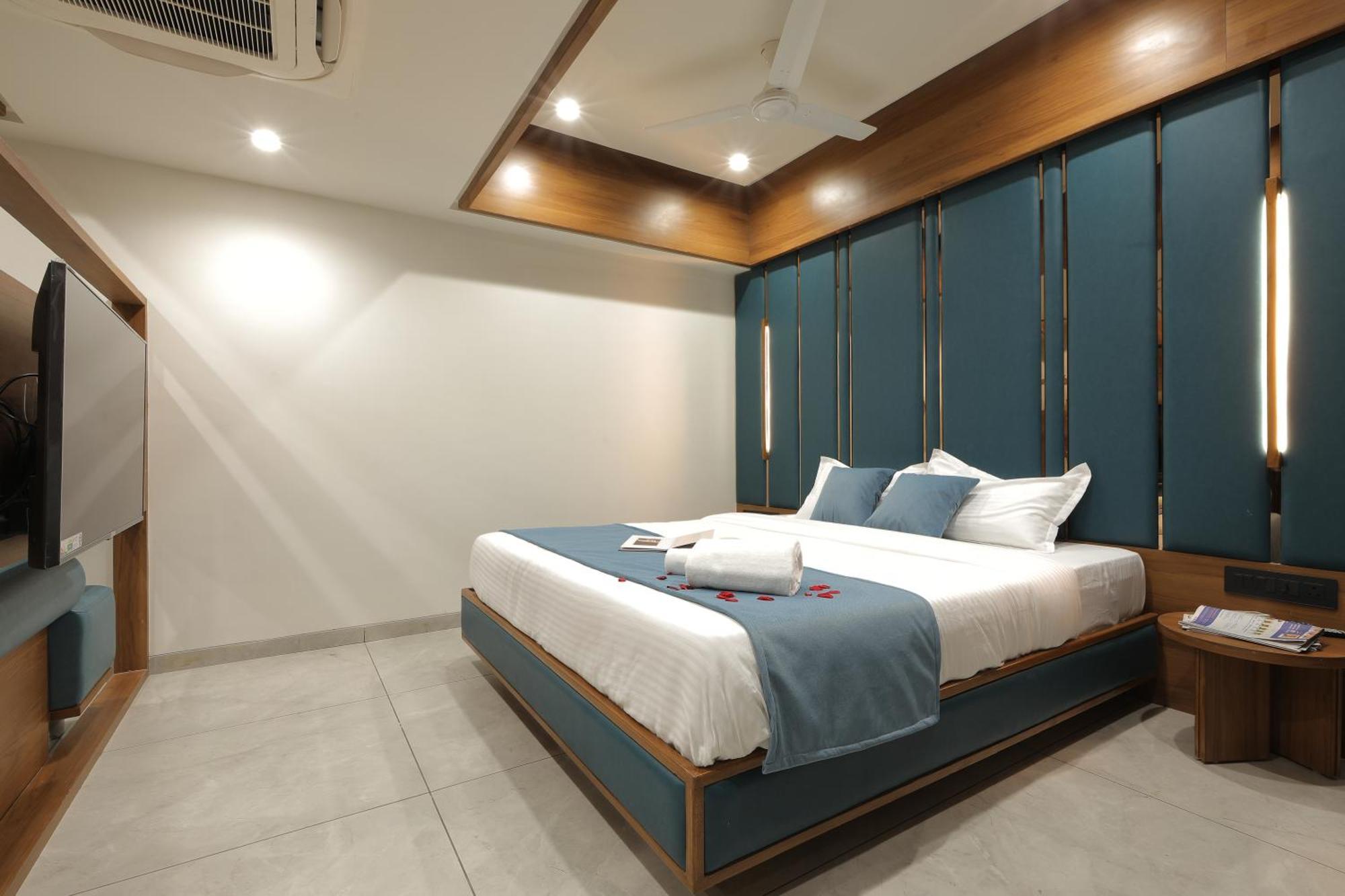 Plenteous Inn أحمد أباد المظهر الخارجي الصورة