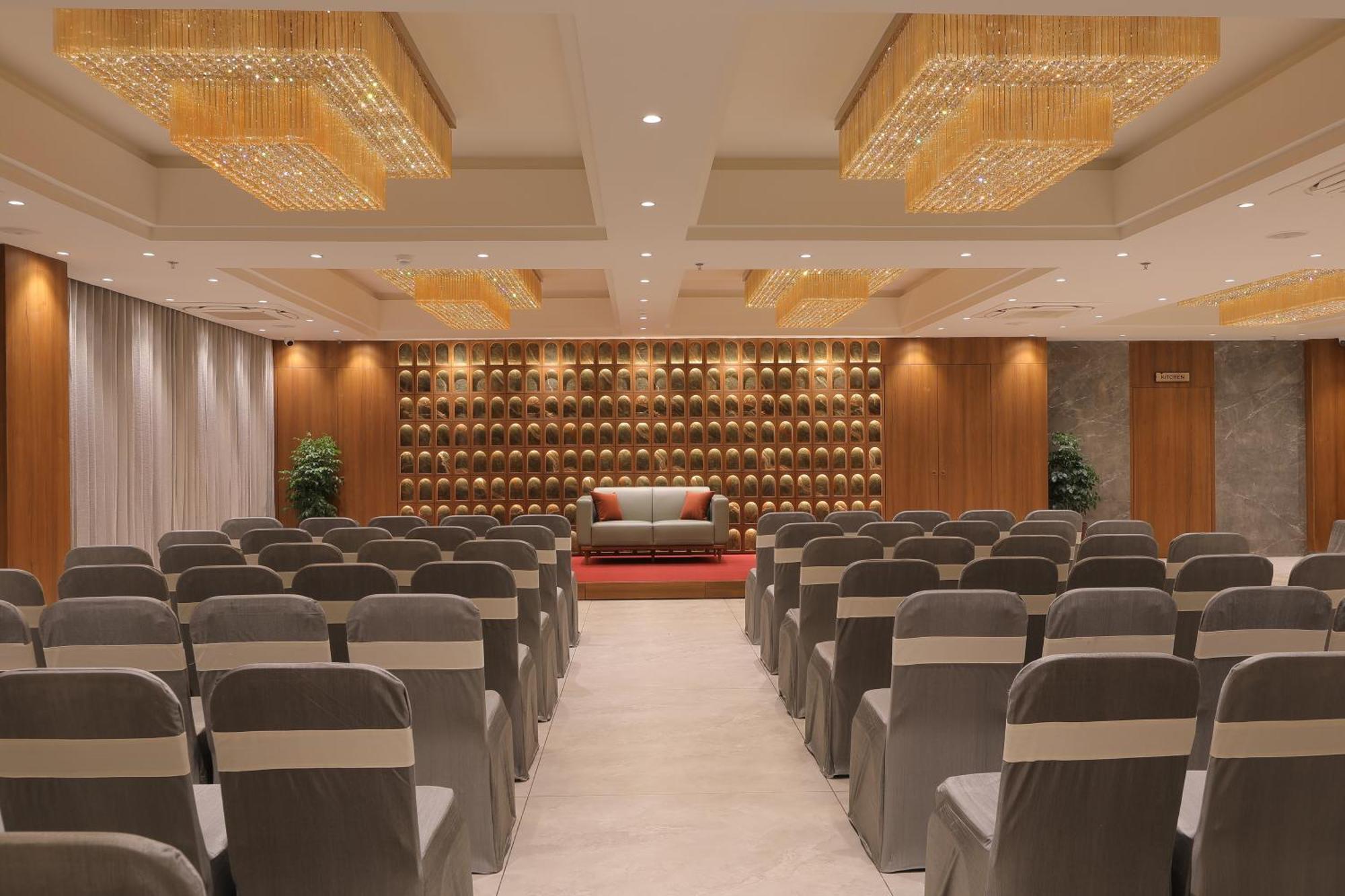 Plenteous Inn أحمد أباد المظهر الخارجي الصورة