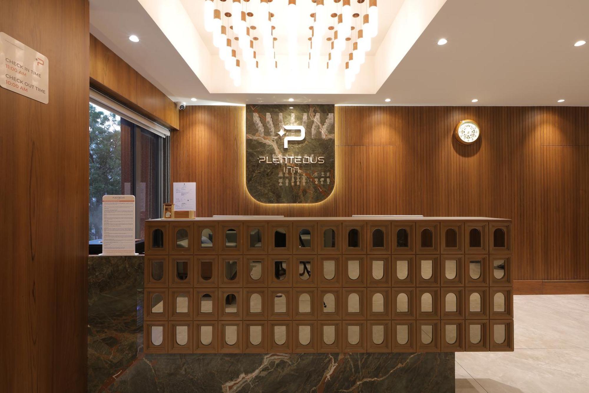 Plenteous Inn أحمد أباد المظهر الخارجي الصورة
