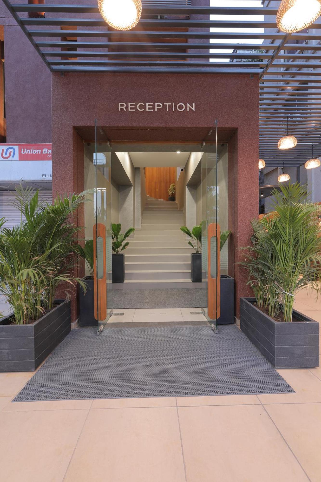 Plenteous Inn أحمد أباد المظهر الخارجي الصورة