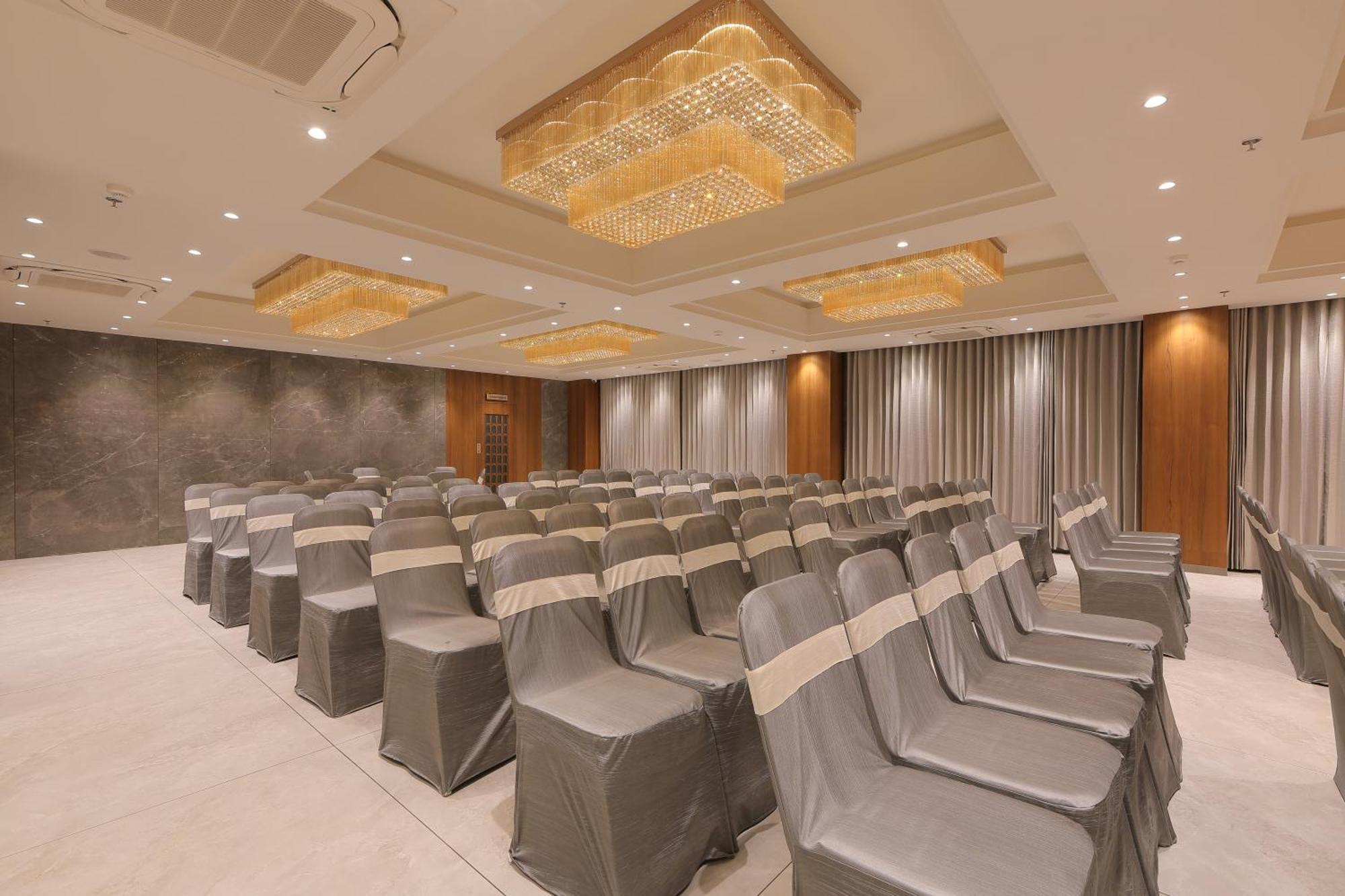 Plenteous Inn أحمد أباد المظهر الخارجي الصورة