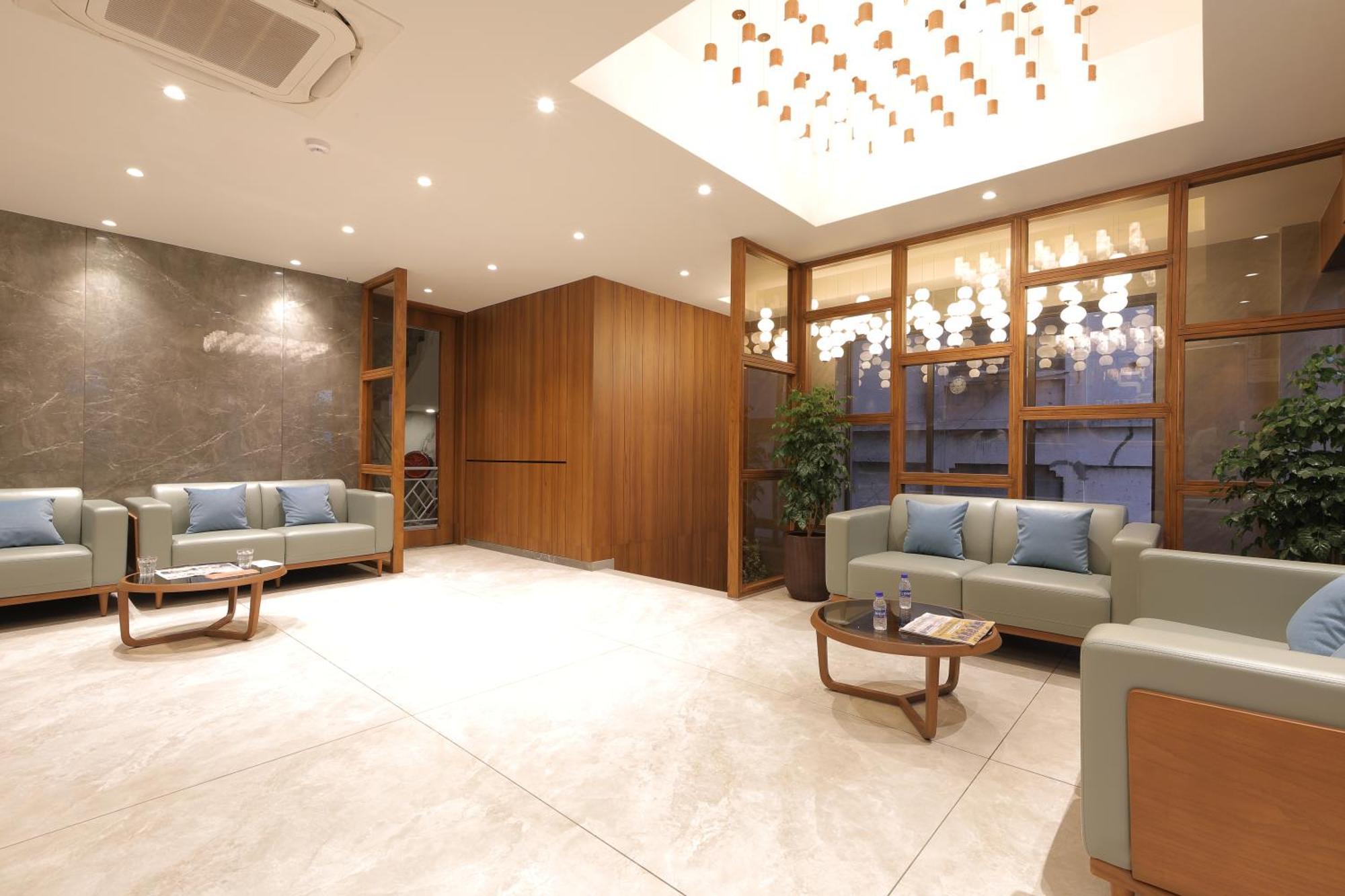 Plenteous Inn أحمد أباد المظهر الخارجي الصورة