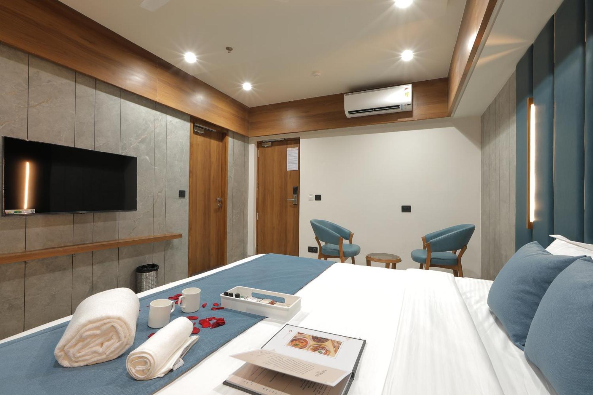 Plenteous Inn أحمد أباد المظهر الخارجي الصورة