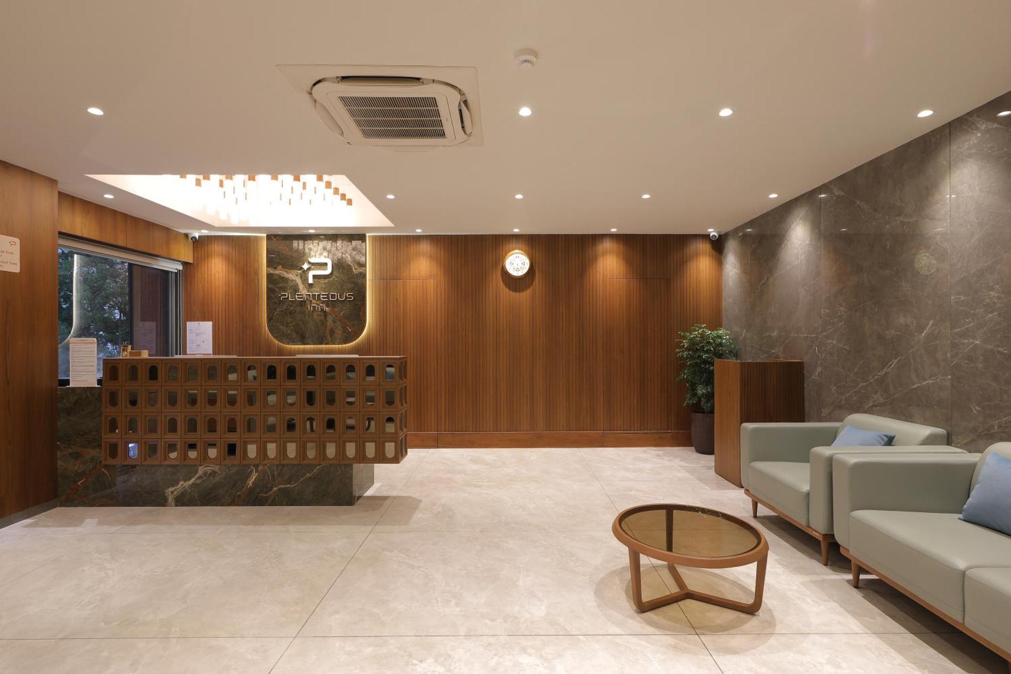 Plenteous Inn أحمد أباد المظهر الخارجي الصورة