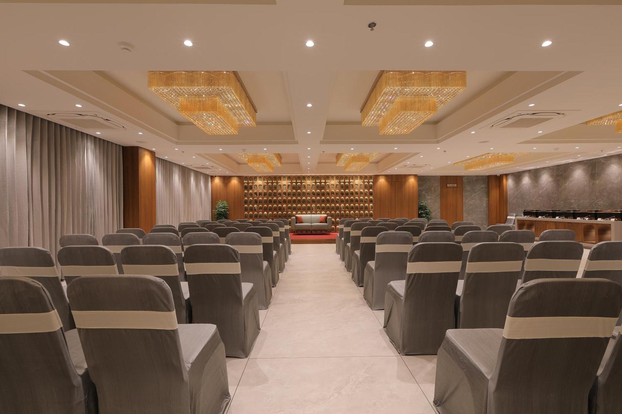 Plenteous Inn أحمد أباد المظهر الخارجي الصورة