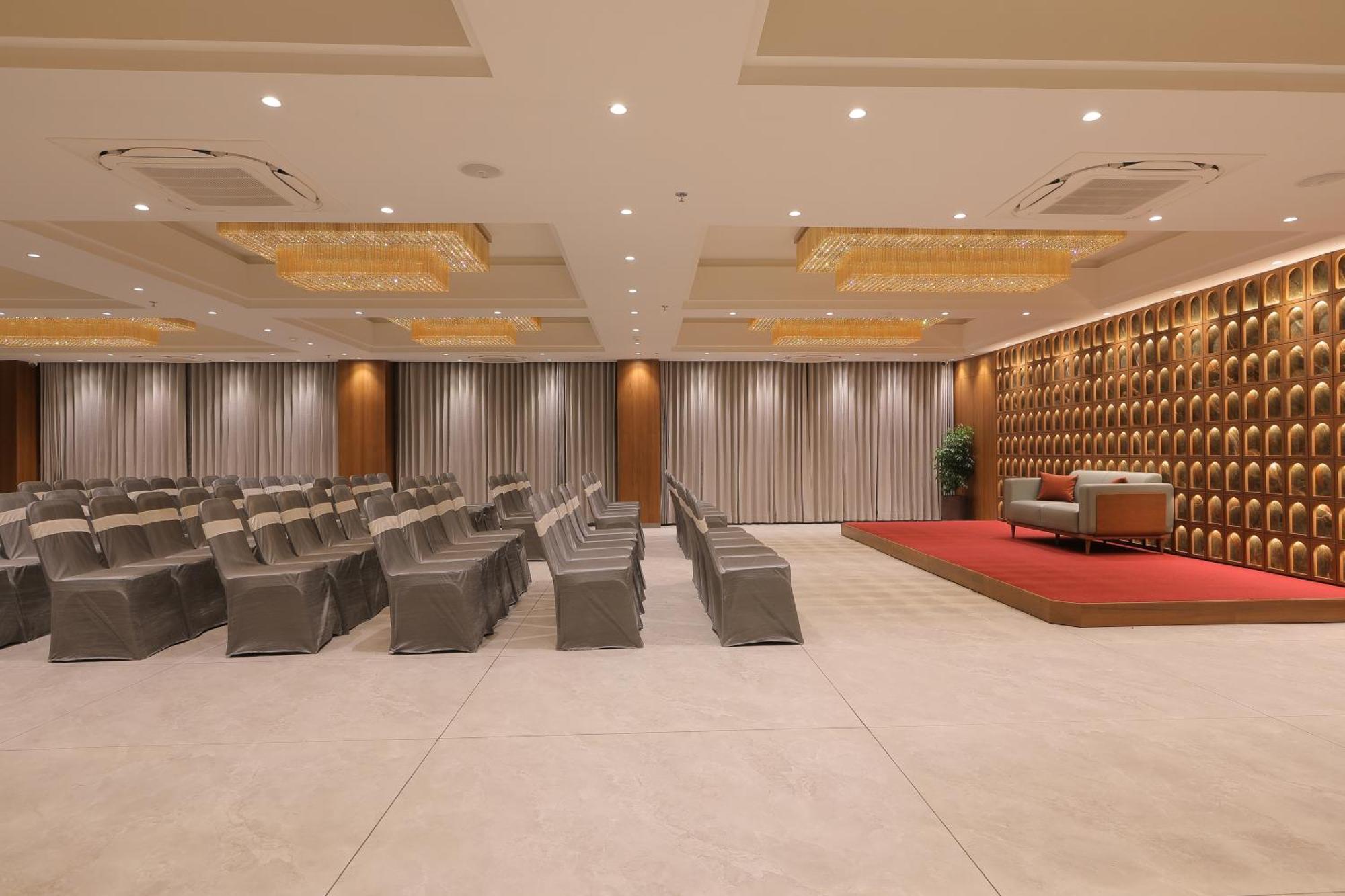 Plenteous Inn أحمد أباد المظهر الخارجي الصورة