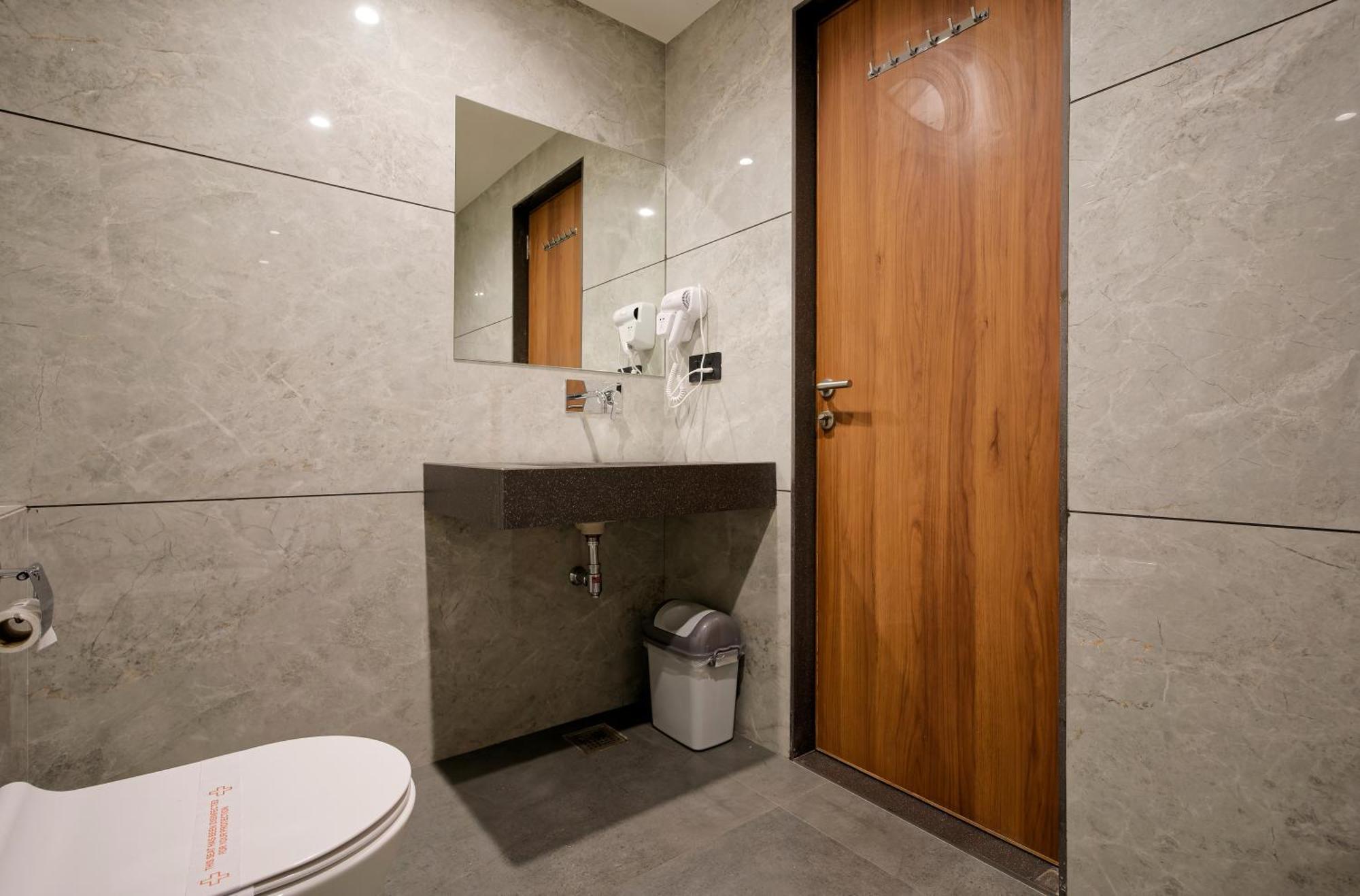 Plenteous Inn أحمد أباد المظهر الخارجي الصورة